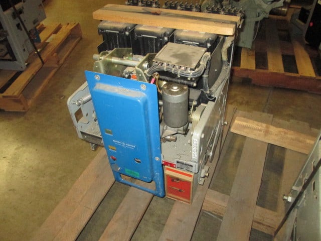 800 Amps, General Electric, akr- 4a-30-1, electrically operated, manually operated, drawout - Image 1