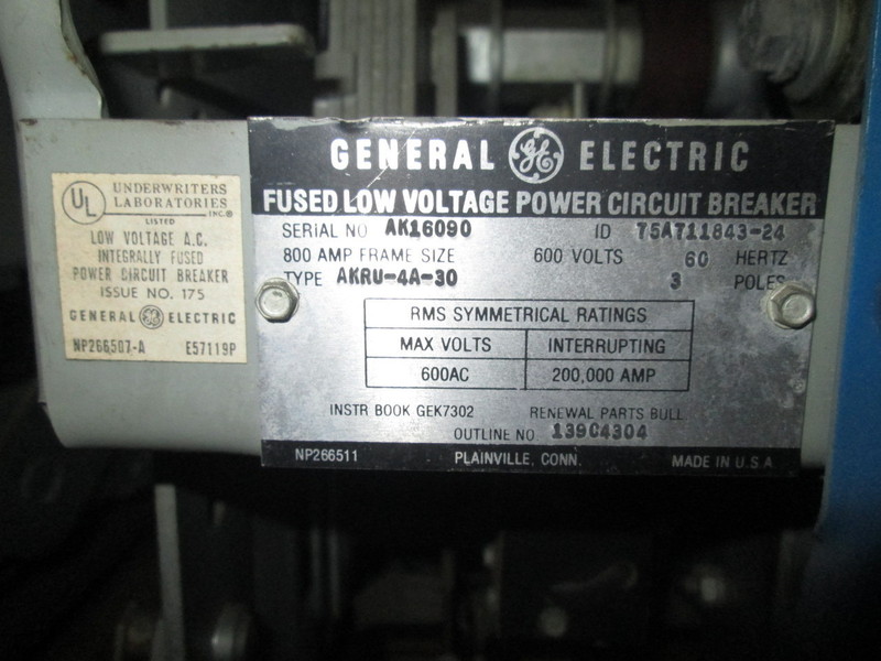800 Amps, General Electric, akru- 4a-30, manually operated, drawout, 1000A fuses, LI - Image 2