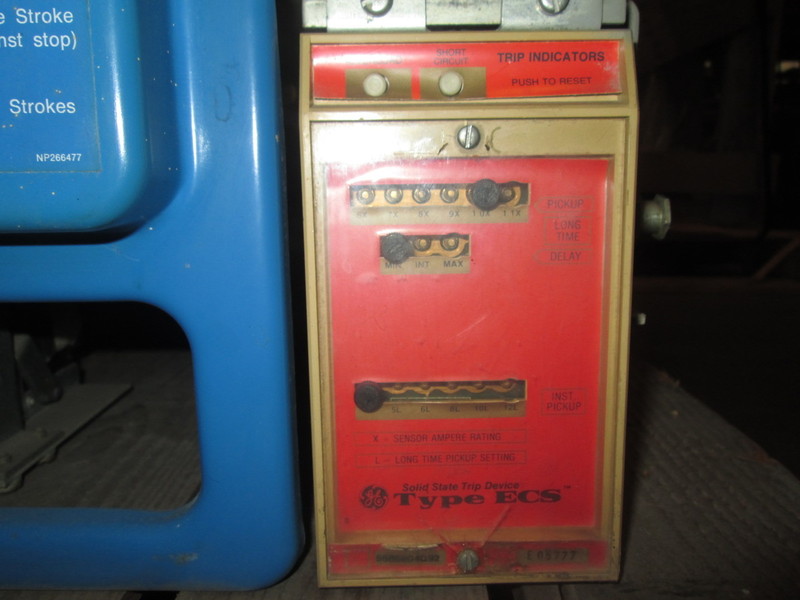 800 Amps, General Electric, akru- 4a-30, manually operated, drawout, 1000A fuses, LI - Image 3