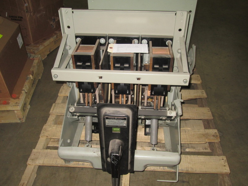1600 Amps, General Electric, AK-1-50-5, manually operated, drawout - Image 1