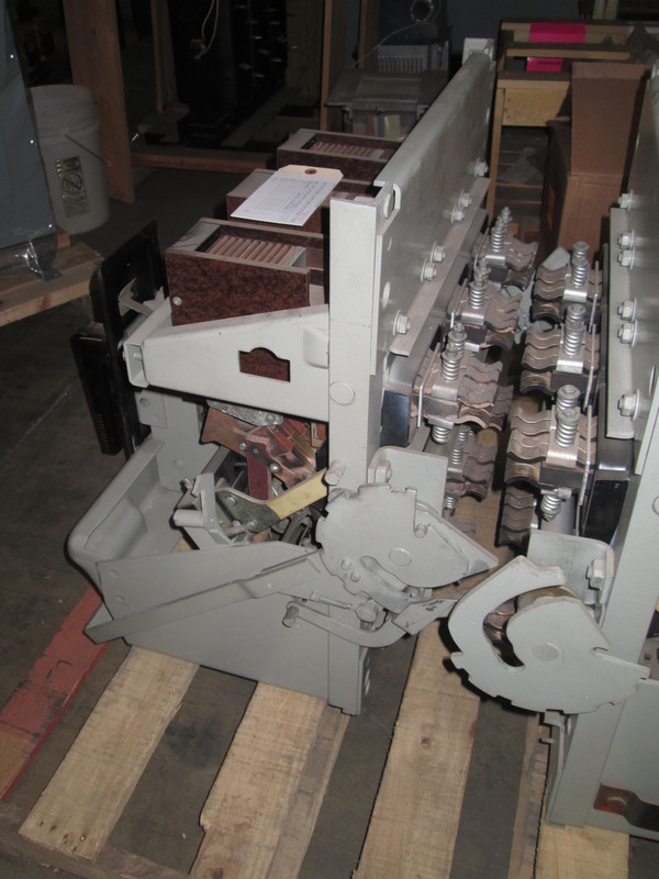 1600 Amps, General Electric, AK-1-50-5, manually operated, drawout - Image 4