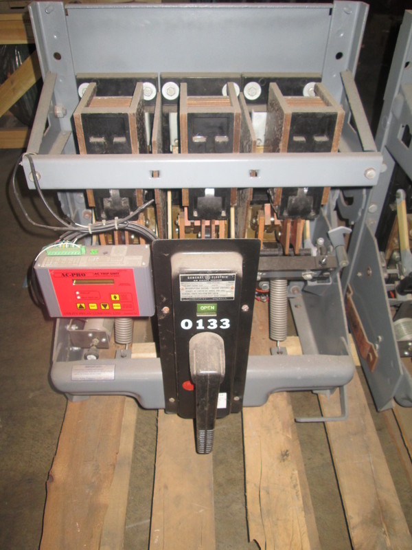 1600 Amps, General Electric, AK-1-50-7, manually operated, drawout, w/AC-PRO - Image 1