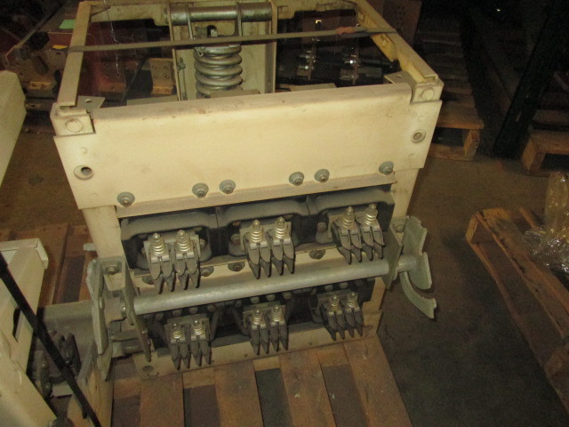 1600 Amps, General Electric, AK-2-50Y3-2, manually operated, drawout - Image 3
