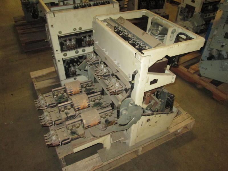1600 Amps, General Electric, AKU-2-50-2, electrically operated, manually operated, drawout, 2000A fuses - Image 3