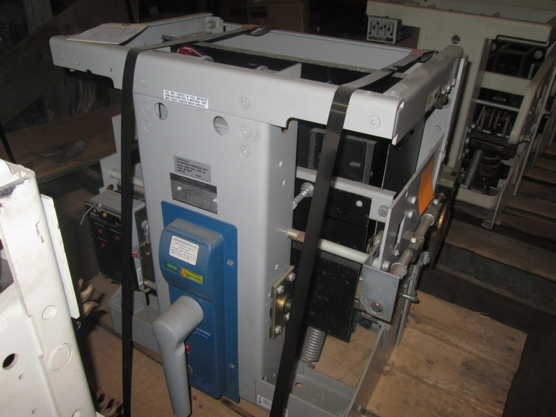 1600 Amps, General Electric, aks- 5-50, manually operated, drawout - Image 1