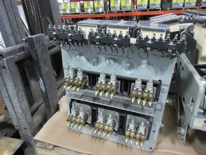 1600 Amps, General Electric, akr- 4a-50, electrically operated, manually operated, drawout - Image 3