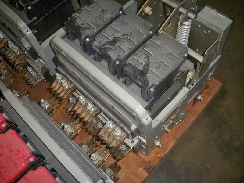 1600 Amps, General Electric, akr- 7a-50, manually operated, drawout - Image 3