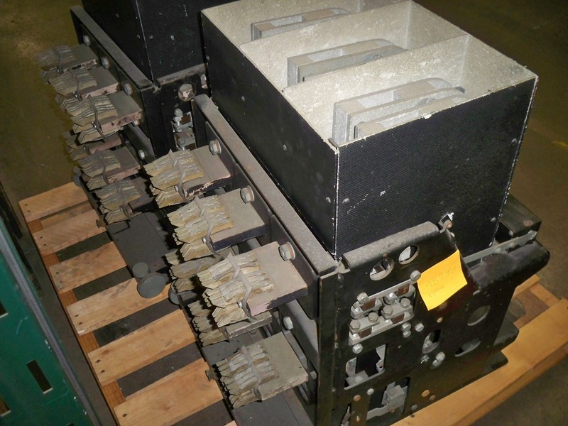 1600 Amps, Federal Pacific, DMP-50, manually operated, drawout - Image 2