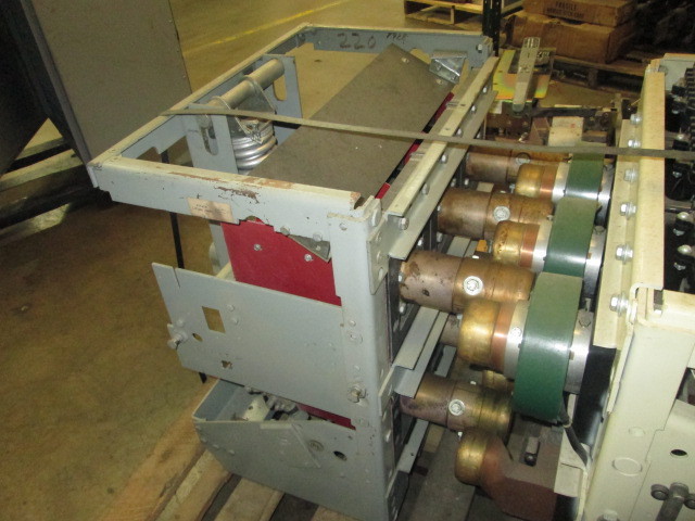 3000 Amps, General Electric, AKR-NA-75, manually operated, drawout, no trip unit - Image 3