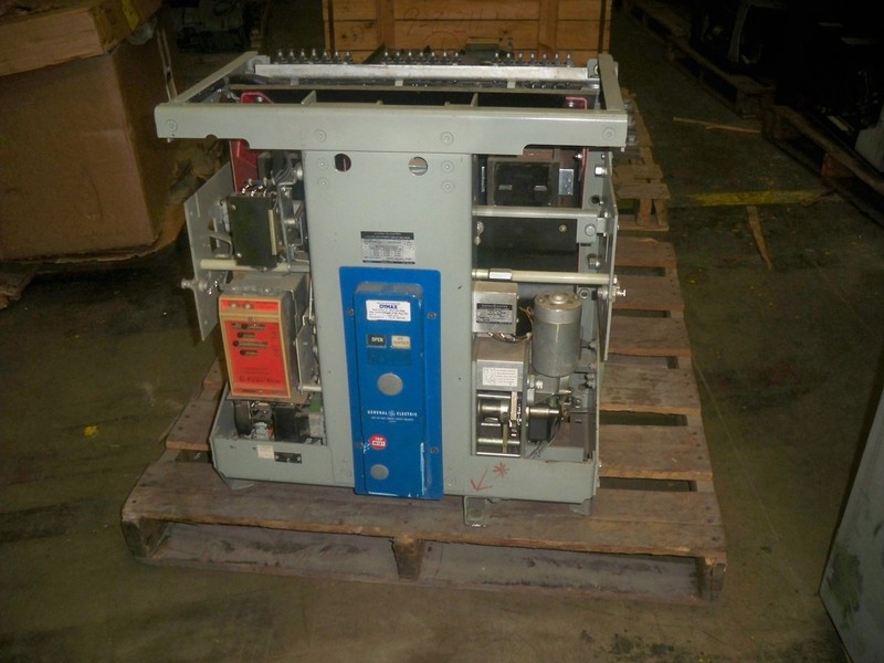 3200 Amps, General Electric, akr- 4c-75, electrically operated, drawout - Image 1