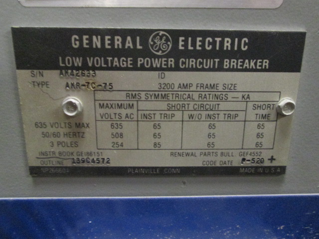 3200 Amps, General Electric, akr- 7c-75, manually operated, drawout - Image 2