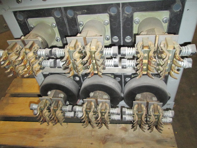 3200 Amps, General Electric, akr- 7c-75, manually operated, drawout - Image 4