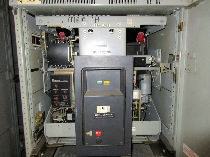 4000 Amps, General Electric, akr- 8d-100, electrically operated, drawout, w/Gear - Image 1