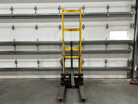 1,000 lb. Big Joe #2178, Hydraulic Stacker - Image 2