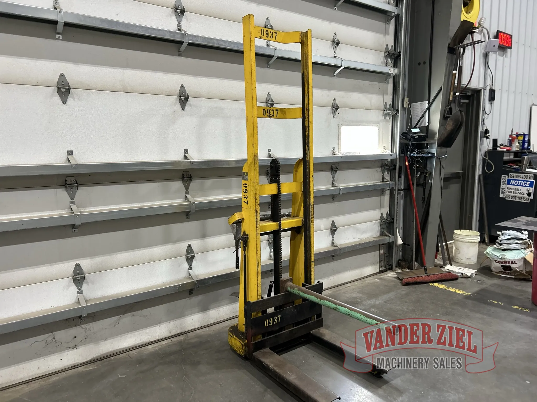 1,000 lb. Big Joe #2178, Hydraulic Stacker - Image 3