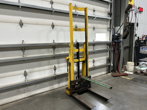 1,000 lb. Big Joe #2178, Hydraulic Stacker - Image 4