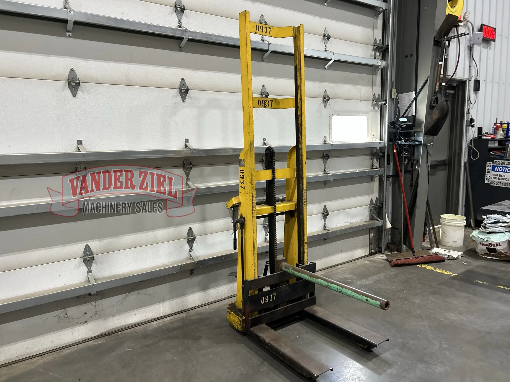 1,000 lb. Big Joe #2178, Hydraulic Stacker - Image 4