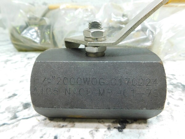 6 NEW 1 1/2" NPT C & C Ball Valve, 2000 WOG, A105 NEW - Image 5