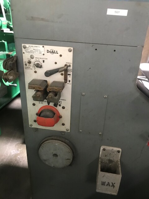 36" x 13" Doall #3613-20, Vertical Bandsaw, 1/16"-1" x 125" band, 5-5200 FPM, 3 HP, blade welder & grinder - Image 4