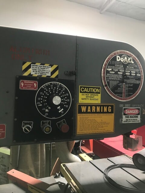 36" x 13" Doall #3613-20, Vertical Bandsaw, 1/16"-1" x 125" band, 5-5200 FPM, 3 HP, blade welder & grinder - Image 5