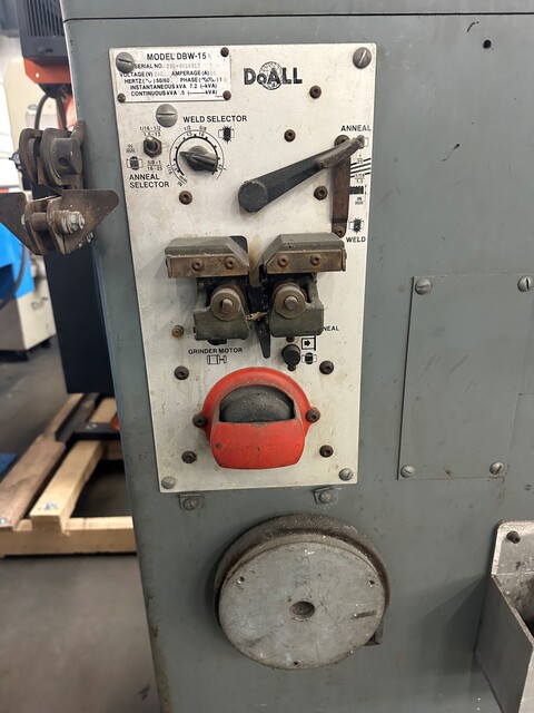 36" x 13" Doall #3613-20, Vertical Bandsaw, 1/16"-1" x 125" band, 5-5200 FPM, 3 HP, blade welder & grinder - Image 10