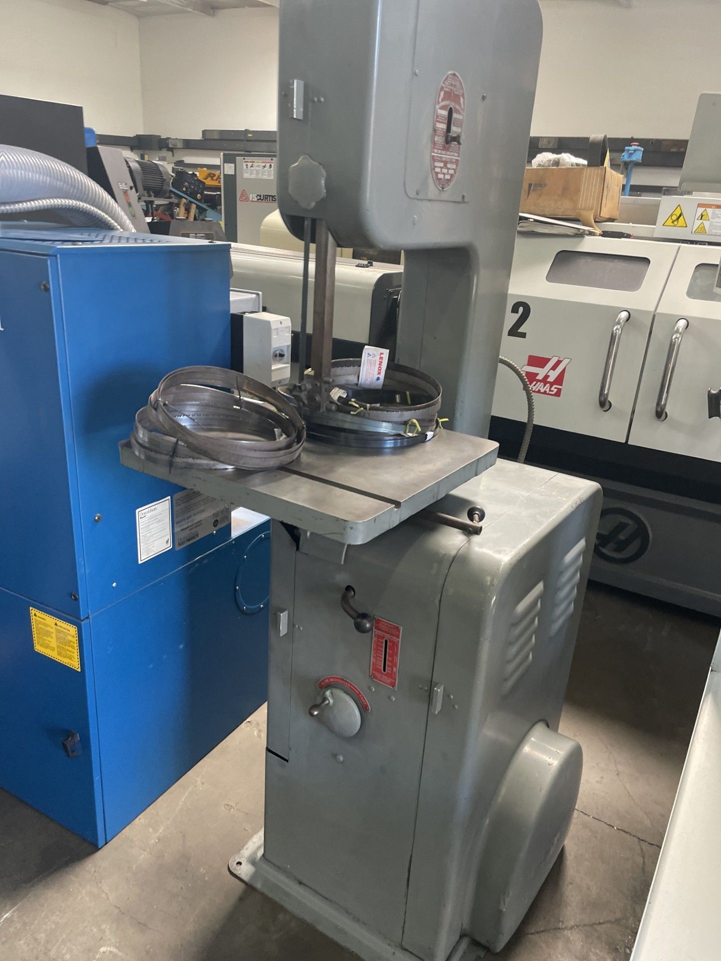 16" x 12" Doall #LHV, Vertical Band Saw, 3/4" x 121.5" blade, 5200 FPM - Image 1