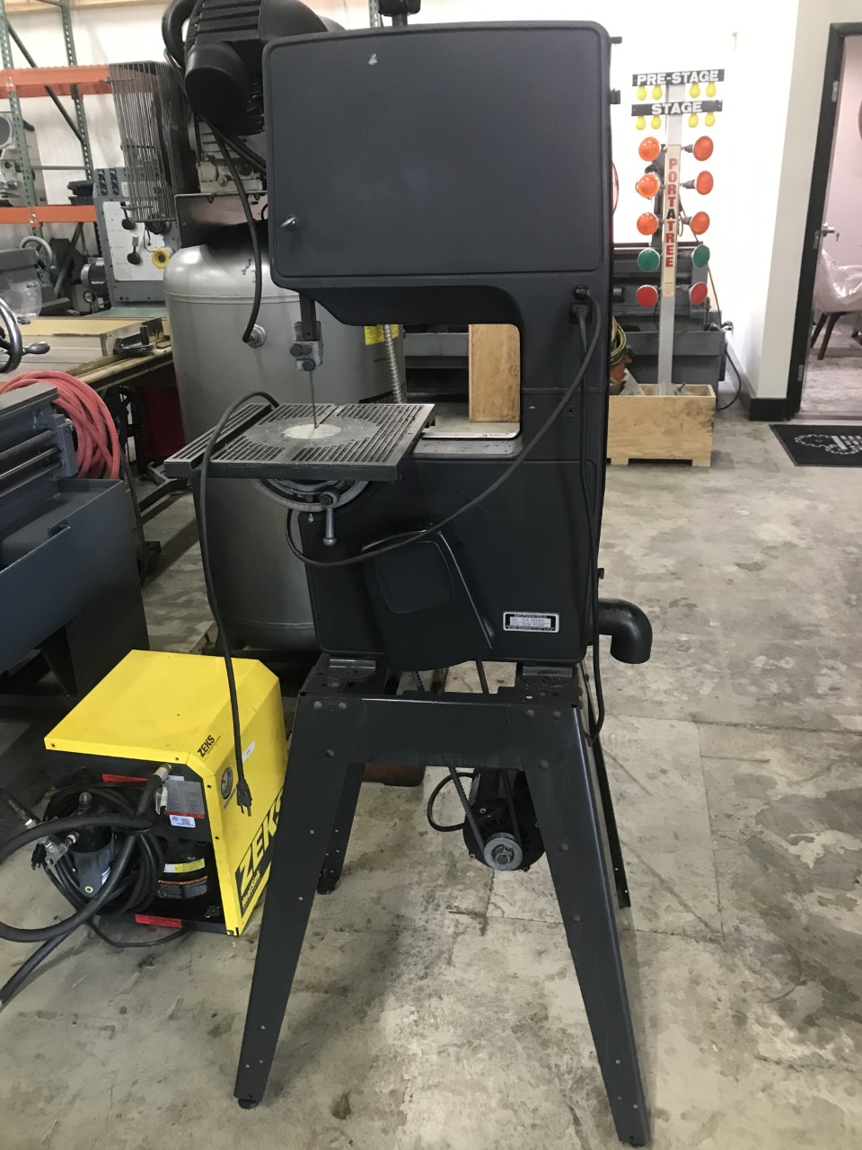 12" x 6.5" Craftsman #113-243311, Vertical Band Saw, 12-1/2" x14" table, 1/8"-1/2" x 80" blade, 0.5 HP - Image 4