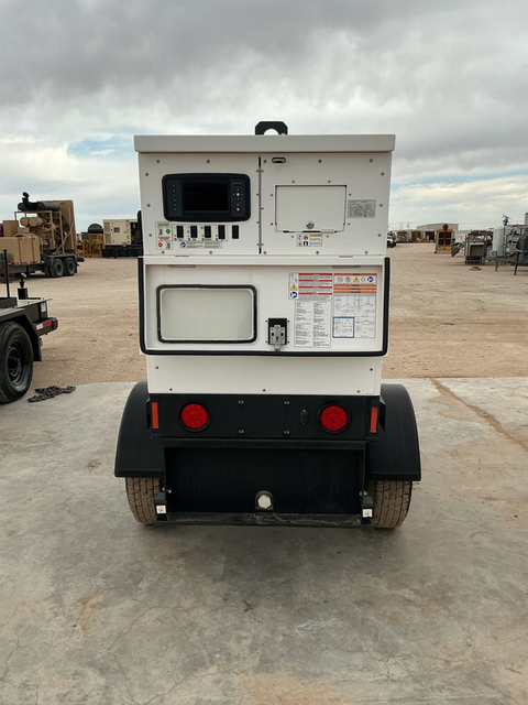 27 KW Generac Magnum #MMG35DF4, portable diesel generator set, 208/480 Volts, 3-ph, 4419 hours, John Deere - Image 2