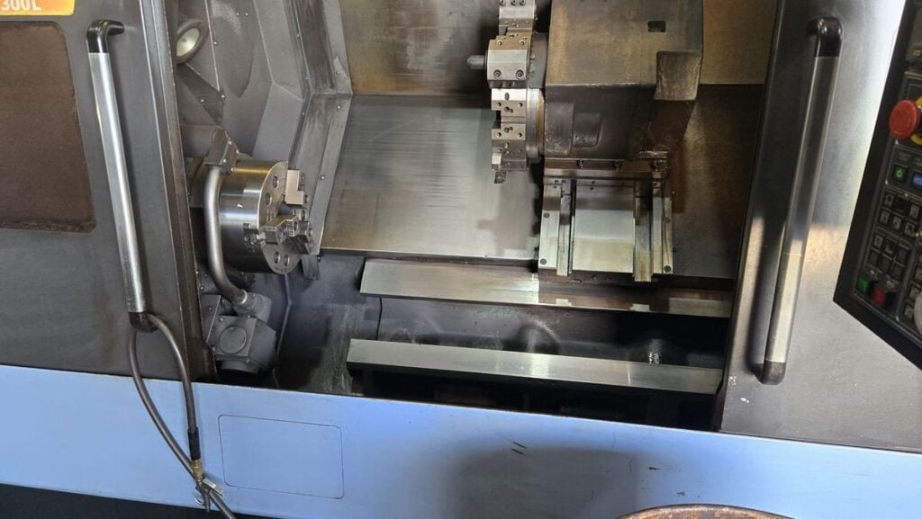 Daewoo Doosan #Puma-300LC, CNC lathe, Fanuc 21iTB, 23.2" swing, 50.4" centers, 12" chuck, 4" bar, 2007 - Image 3