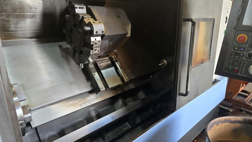 Daewoo Doosan #Puma-300LC, CNC lathe, Fanuc 21iTB, 23.2" swing, 50.4" centers, 12" chuck, 4" bar, 2007 - Image 5