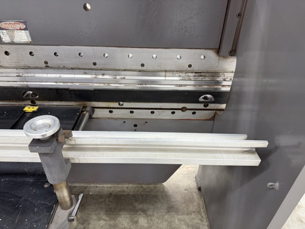 135 Ton, Cincinnati #135CBx8, CNC hydraulic press brake, 10' overall, 102" between housing, 8" stroke, Hurco - Image 10