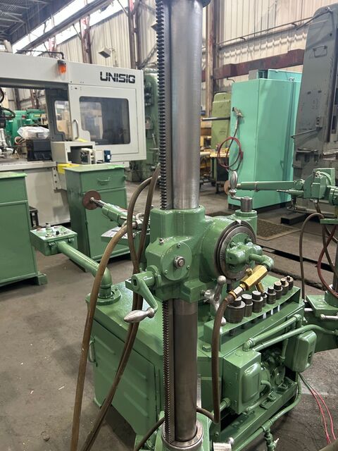 Redin #72, deburring machine, 3-jaw 12" chuck, power elevation, (2) adjustable arms/columns - Image 7