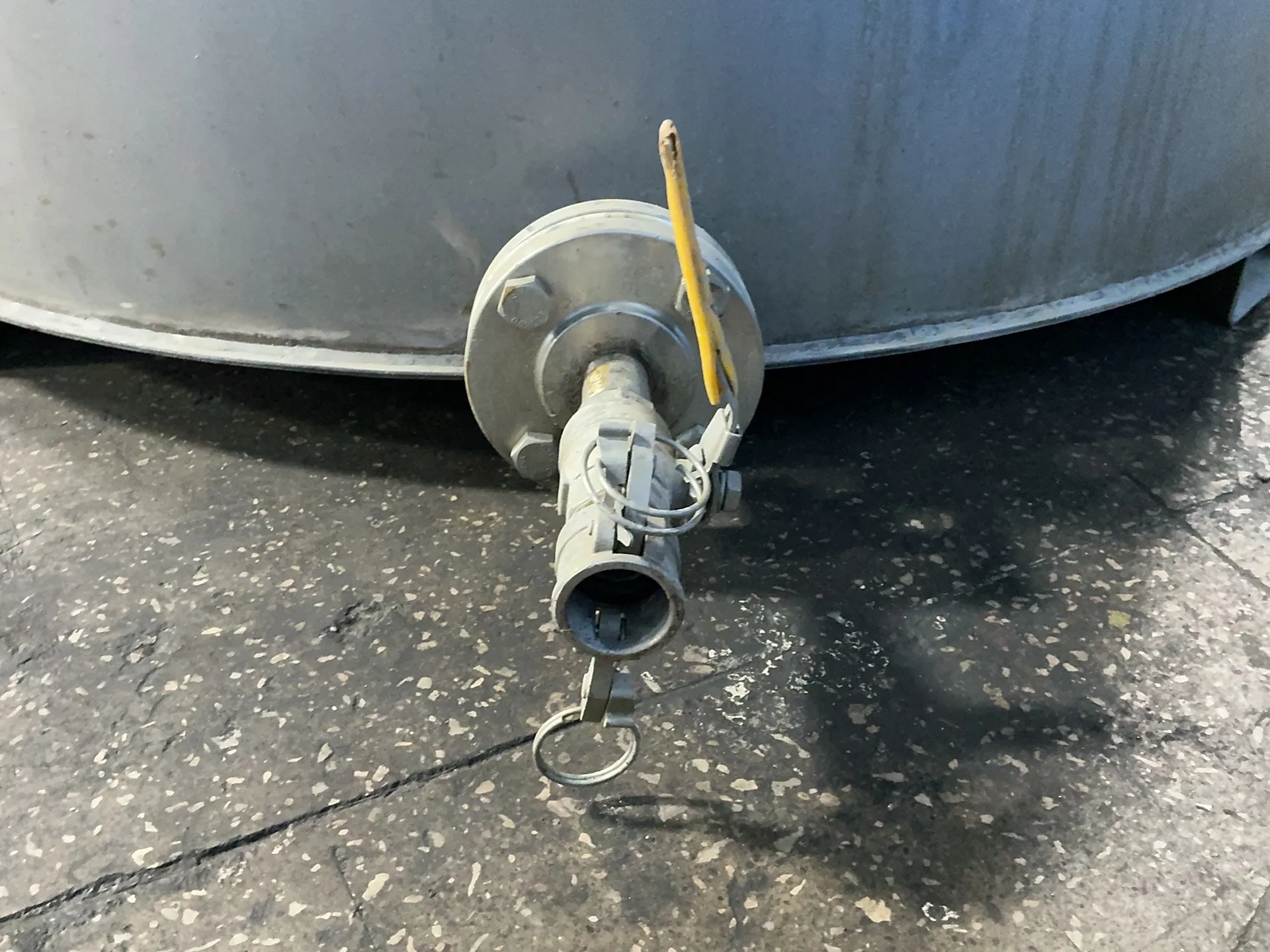 approx. 974 gallon Stainless Steel Tank - Image 1