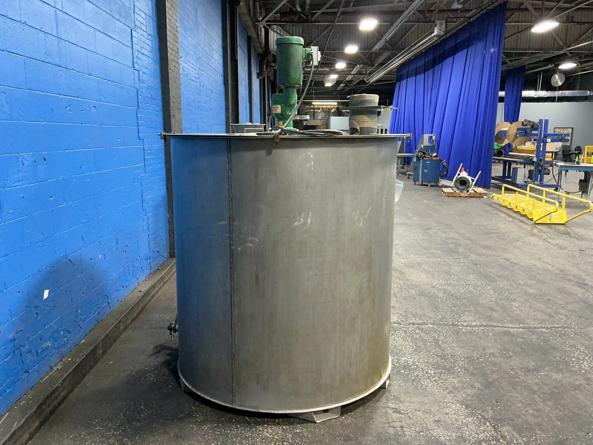 approx. 974 gallon Stainless Steel Tank - Image 4