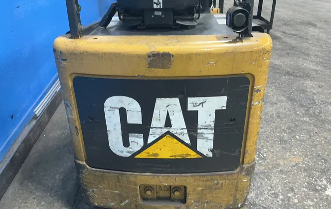 3,550 LB Caterpillar #E4000, Electric Forklift - Image 9