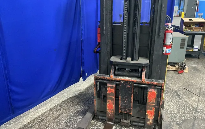 3,000 LB Raymond #020-F30-TT, Electric Stand Up Forklift - Image 2