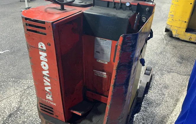 3,000 LB Raymond #020-F30-TT, Electric Stand Up Forklift - Image 4