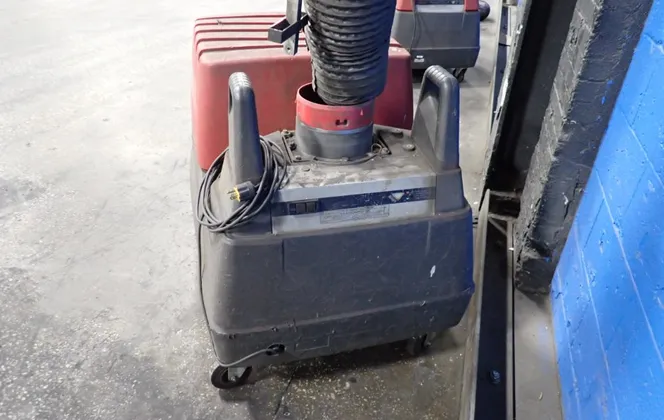 Lincoln Electric Fume Extractor - Image 3