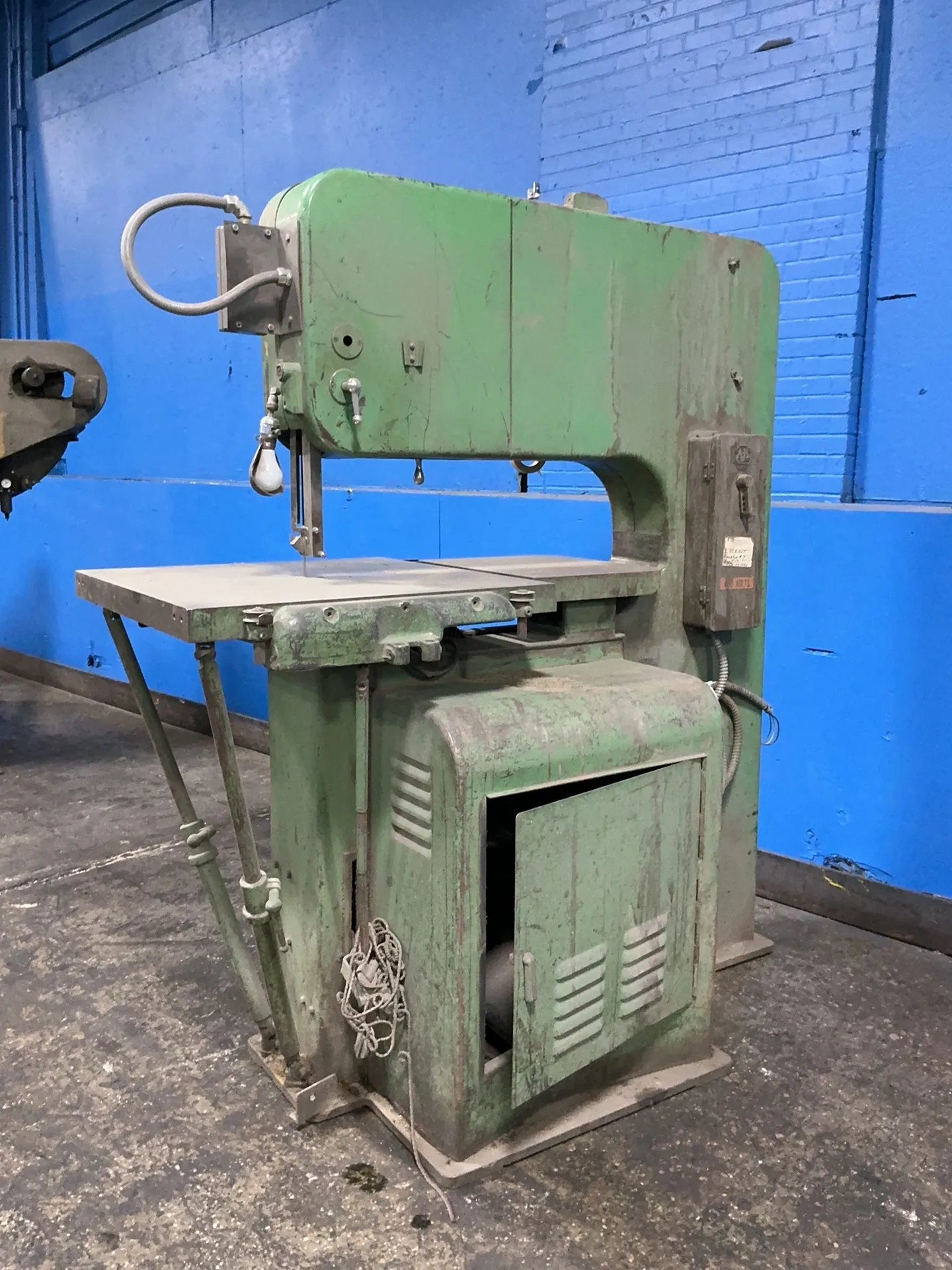 30" x 30" DoAll #V-36, Vertical Band Saw - Image 3
