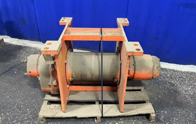 2.5 Ton, Yale #DEW2.5-42CM442D1, Hoist (2 available) - Image 1