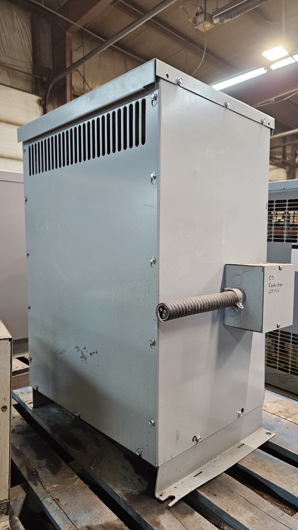 30 KVA 600 Primary, 208 Secondary, General Electric #9T10K3892, Dry Type Auto-Transformer, 3 Phase - Image 1