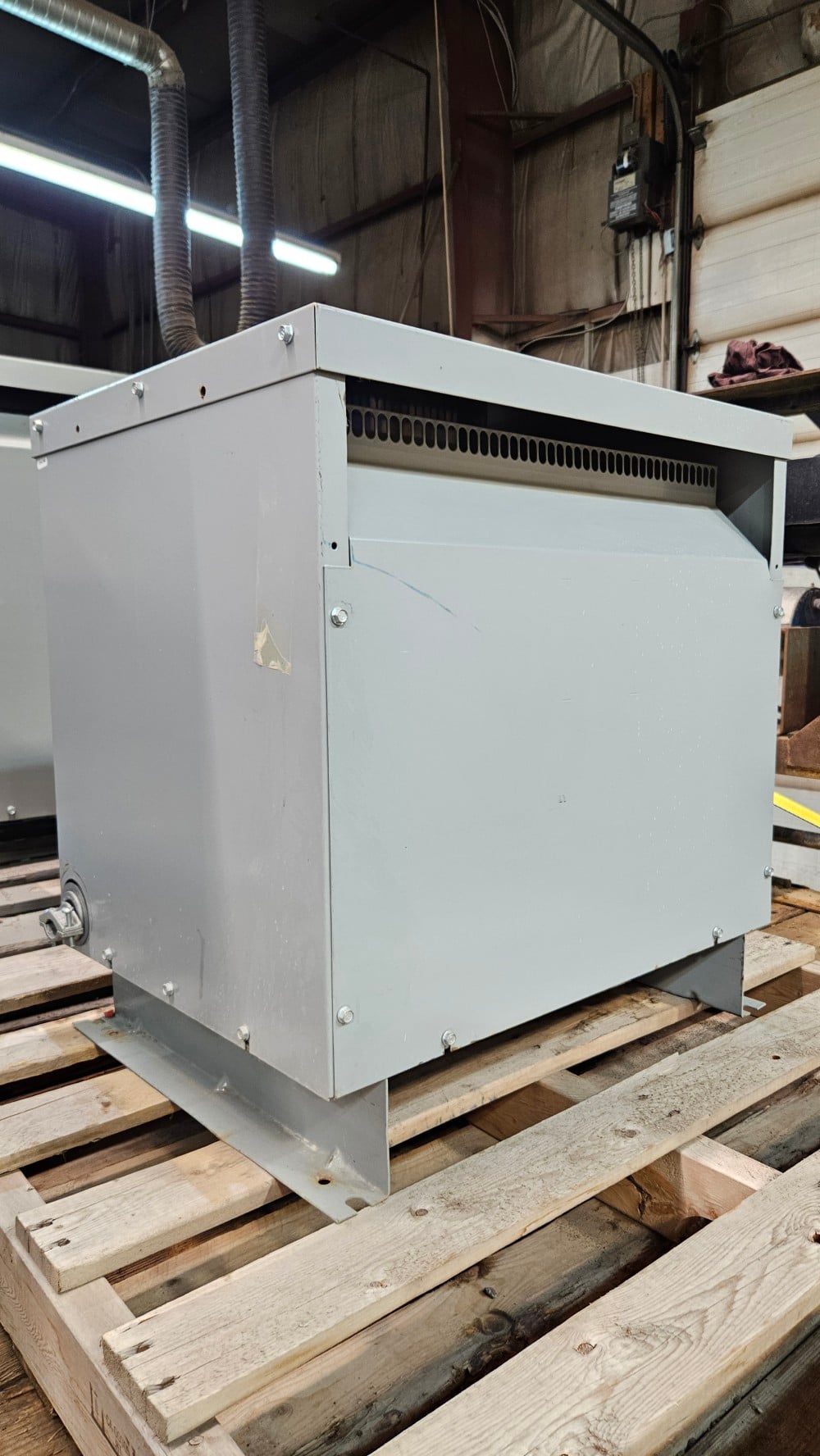45 KVA 600 Primary, 208Y/120 Secondary, Acme #T-3-13103-3S, Dry Type Auto-Transformer, 3 Phase - Image 2