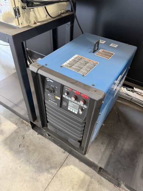 Miller PerformArc PA-2200SS, Ro robotic welding cells 2 station, Panasonic TM-2000 Robot, 2021 - Image 3