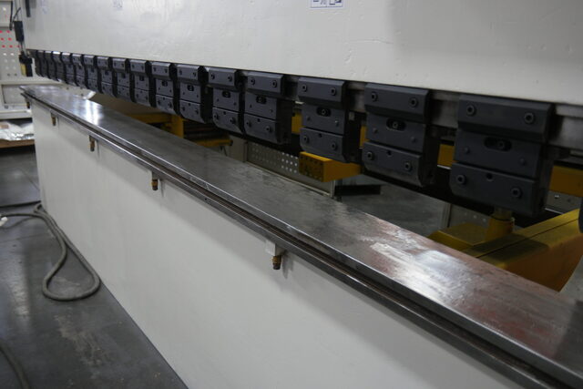 220 Ton, Erma #CNC-AP, Press Brake, 13' - Image 4