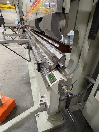 250 Ton, Accurpress #725012, CNC Press Brake, 12' overall, 8" stroke, 16" open, 8" Shut Height, ETS3000 cnc - Image 4