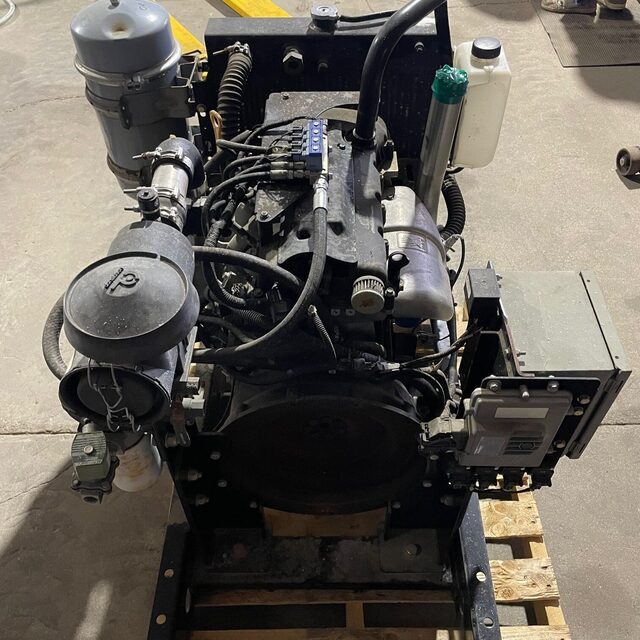 75 HP Westport, 2.4L Inline 4-Cylinder Propane/Natural Gas Engine, Under 100 hours - Image 3