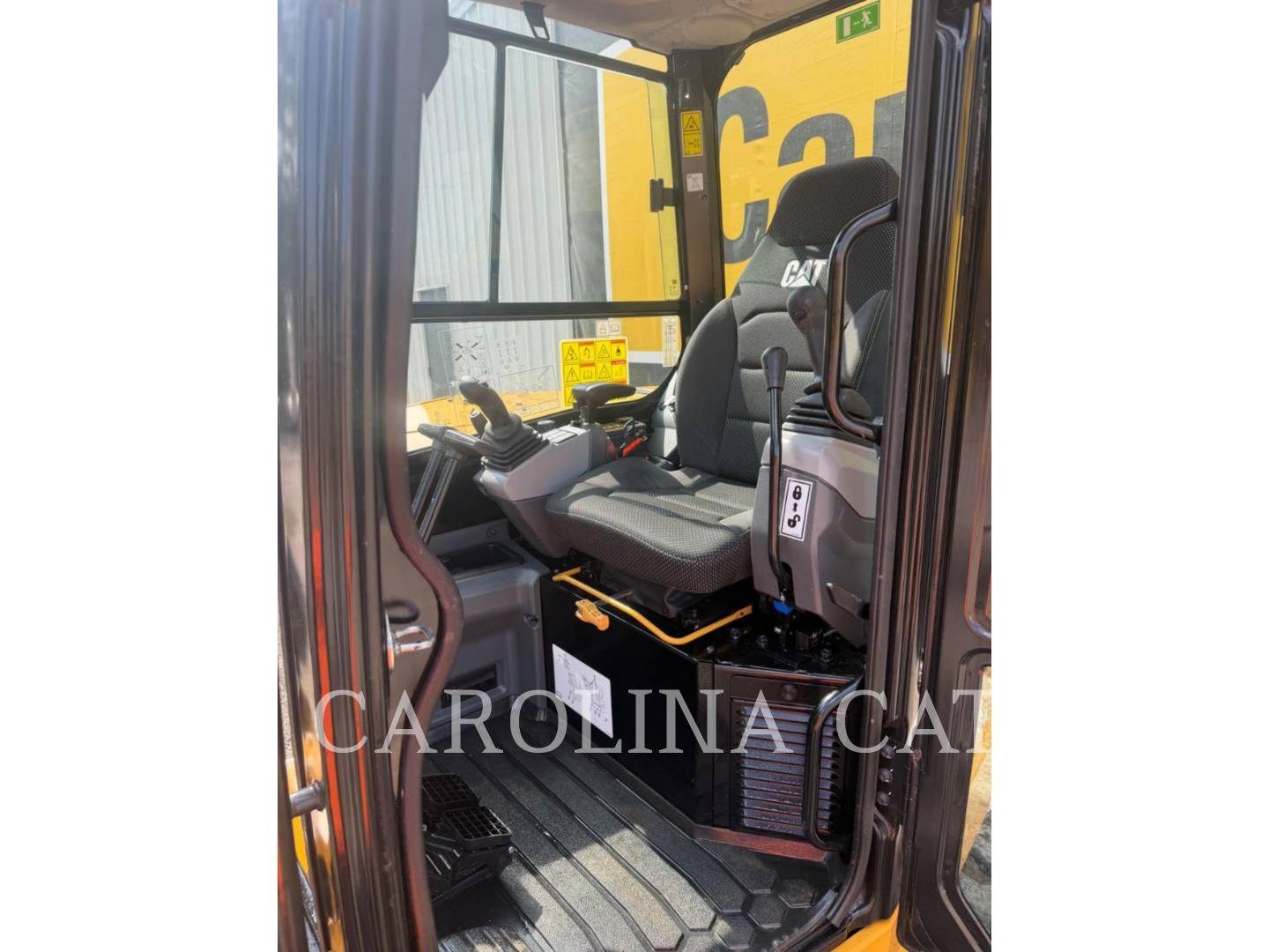 Cat 305 CR CTQ, Mini Excavator, 75 hours, S/N: 5G505524, 2024 - Image 7