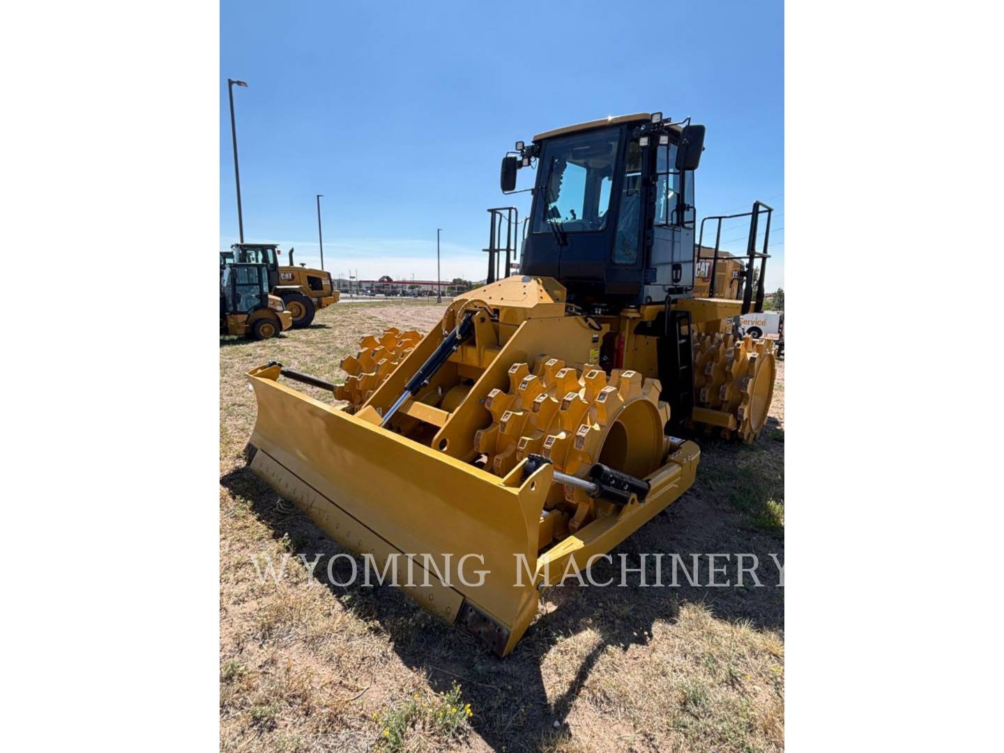 Caterpillar 815, Compactor, 27 hours, S/N: J5T00557, 2026 - Image 1