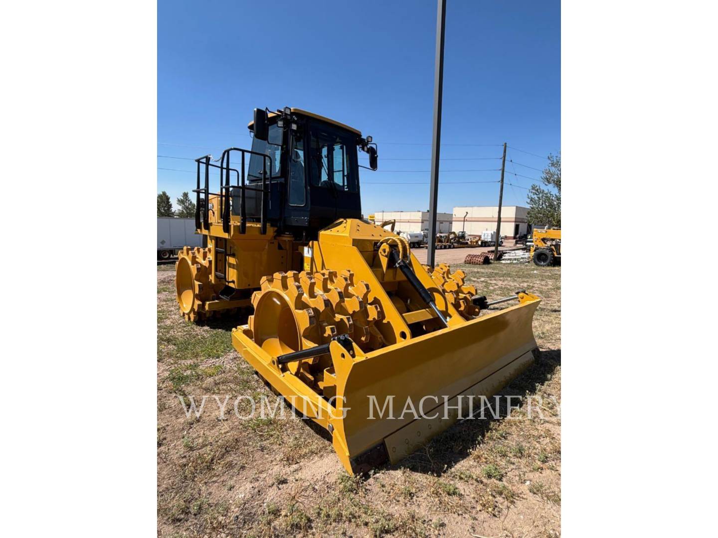 Caterpillar 815, Compactor, 27 hours, S/N: J5T00557, 2026 - Image 2