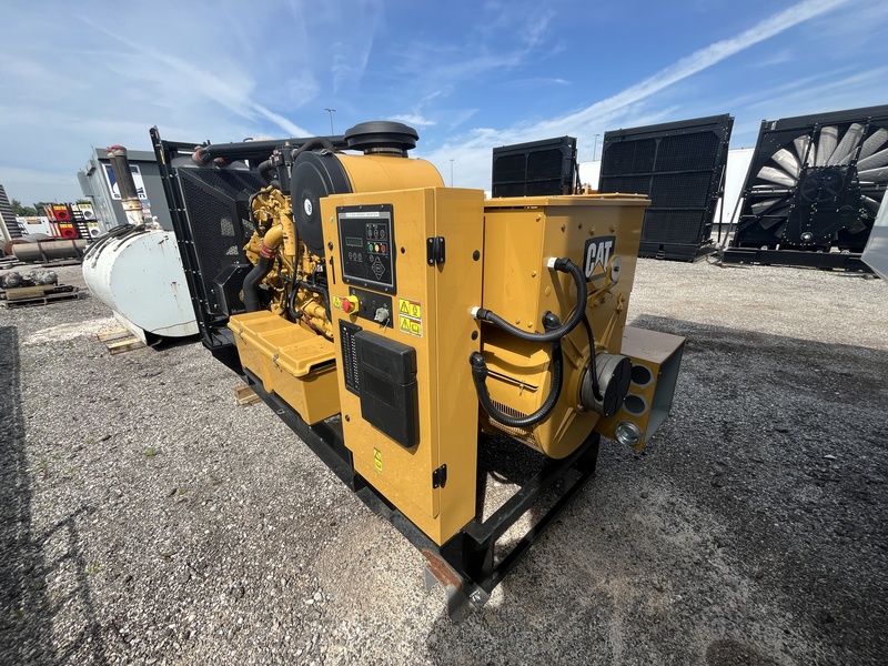 600 KW Caterpillar #C18, diesel generator set, 277/480 Volts, 142 hours, 1800 RPM, EPA Tier 2, skid mounted - Image 2